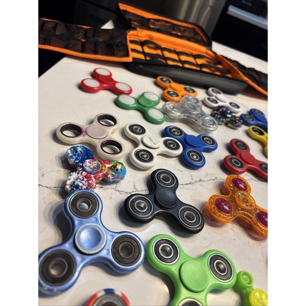 25- Fidget Spinner Lot With Case - Picture 6 of 10